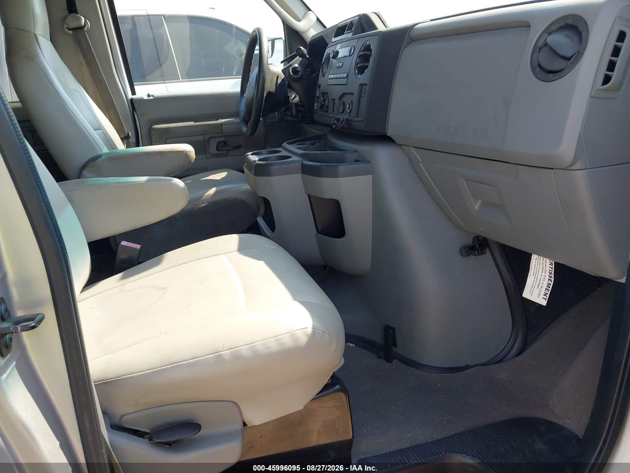 2011 FORD E-350 SUPER DUTY XL · 5/11