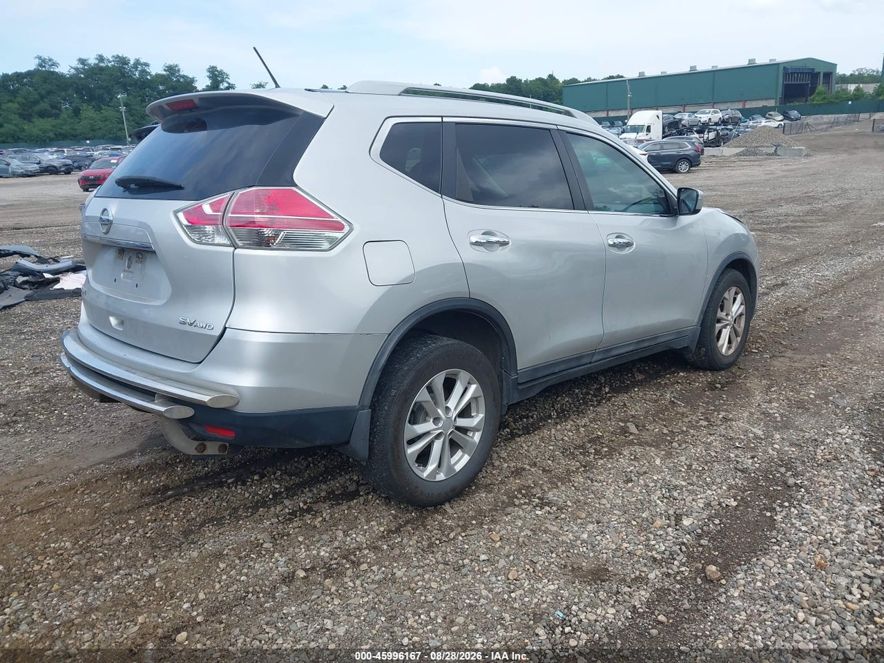 2015 NISSAN ROGUE SV · 4/11