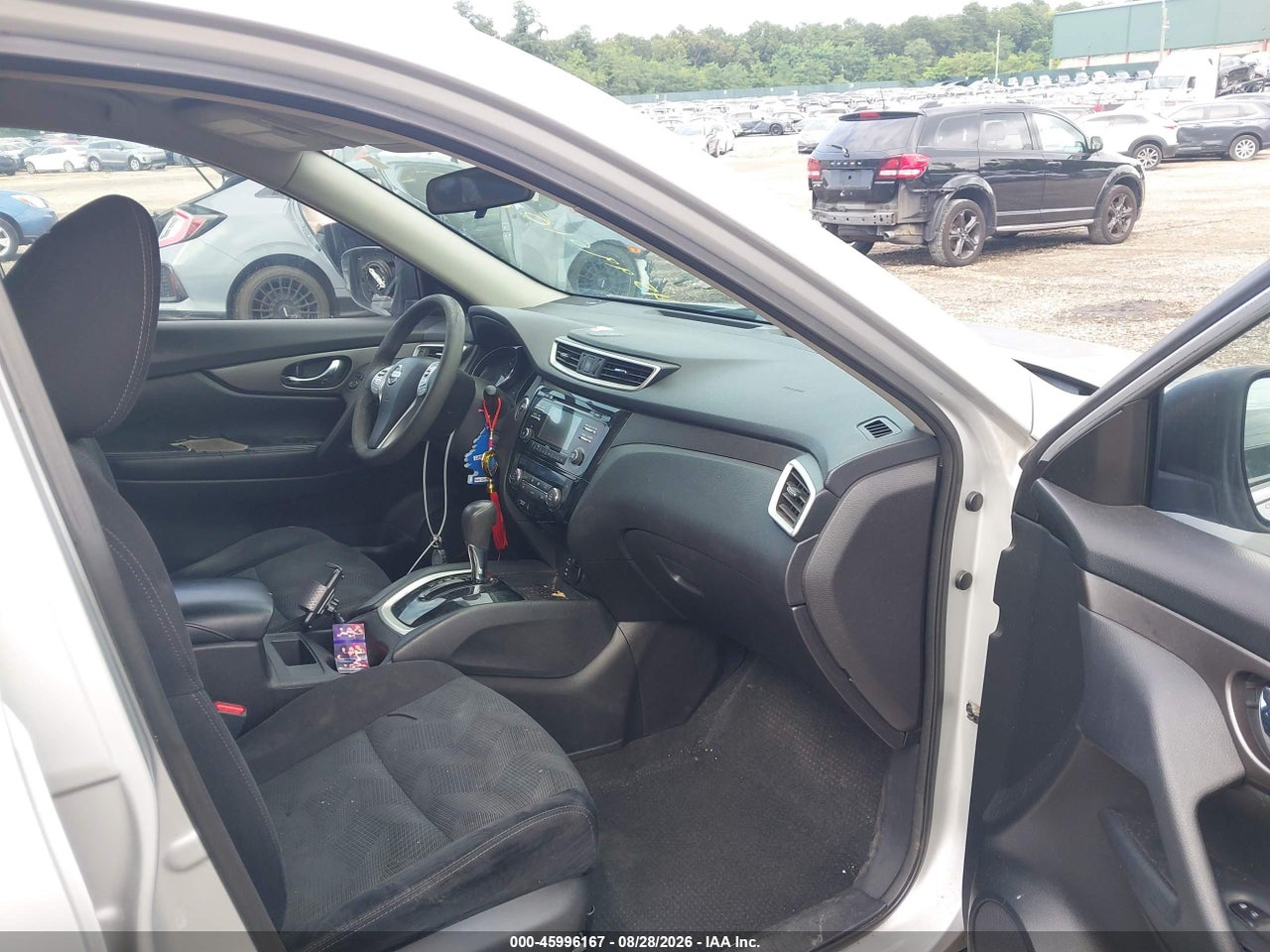 2015 NISSAN ROGUE SV · 5/11