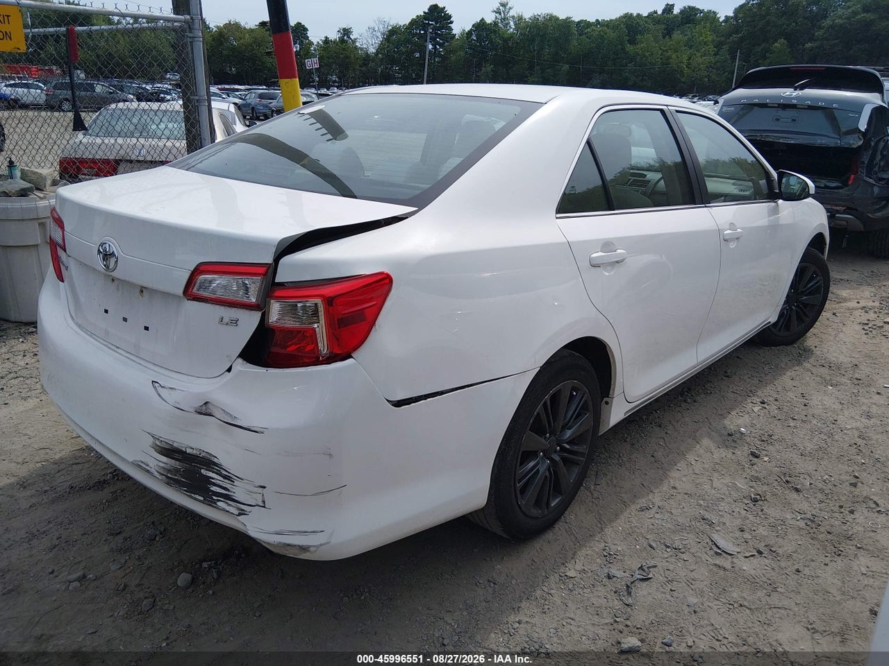 2014 TOYOTA CAMRY LE · 4/11