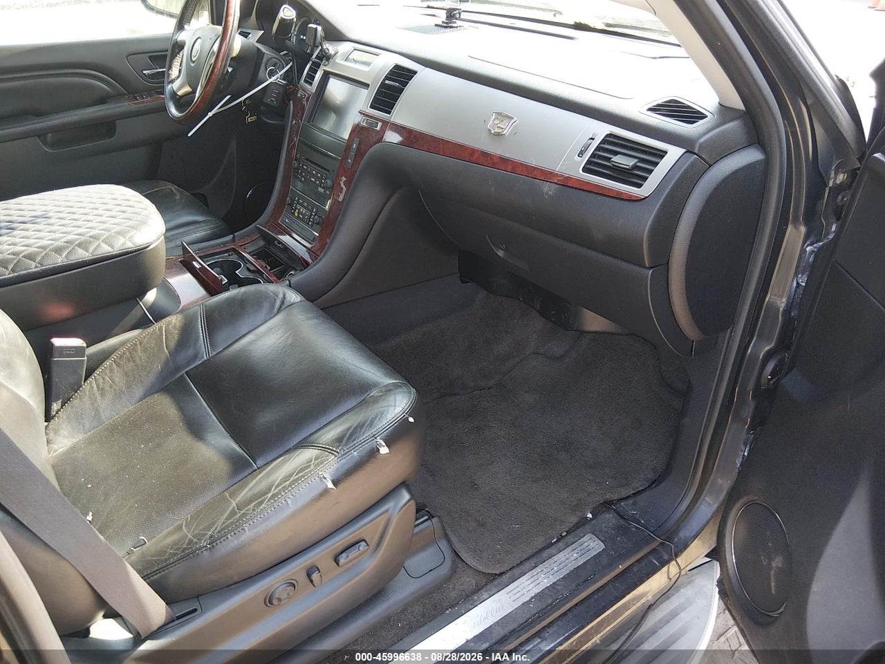2011 CADILLAC ESCALADE ESV LUXURY · 5/11