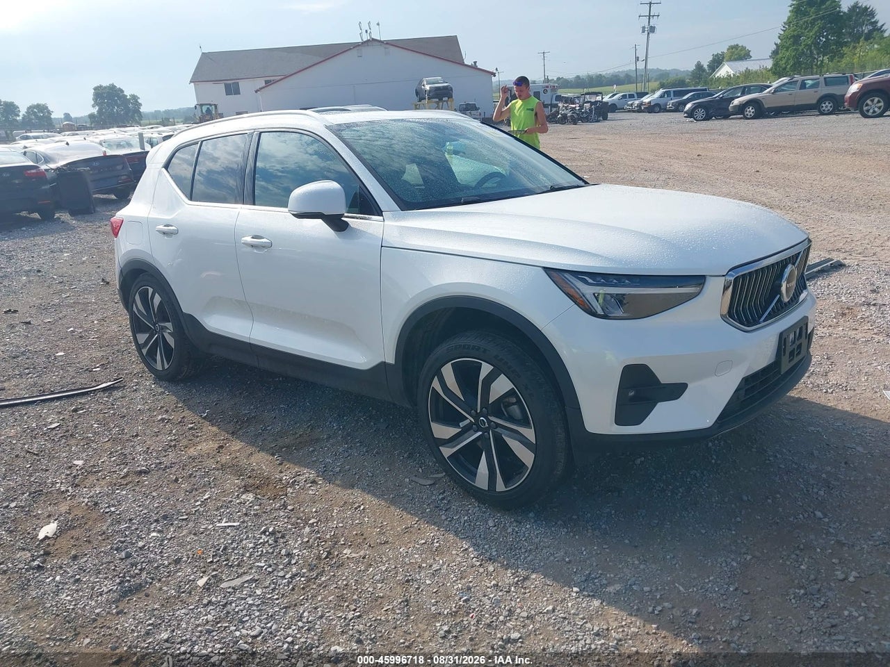 2023 VOLVO XC40 B5 PLUS BRIGHT THEME