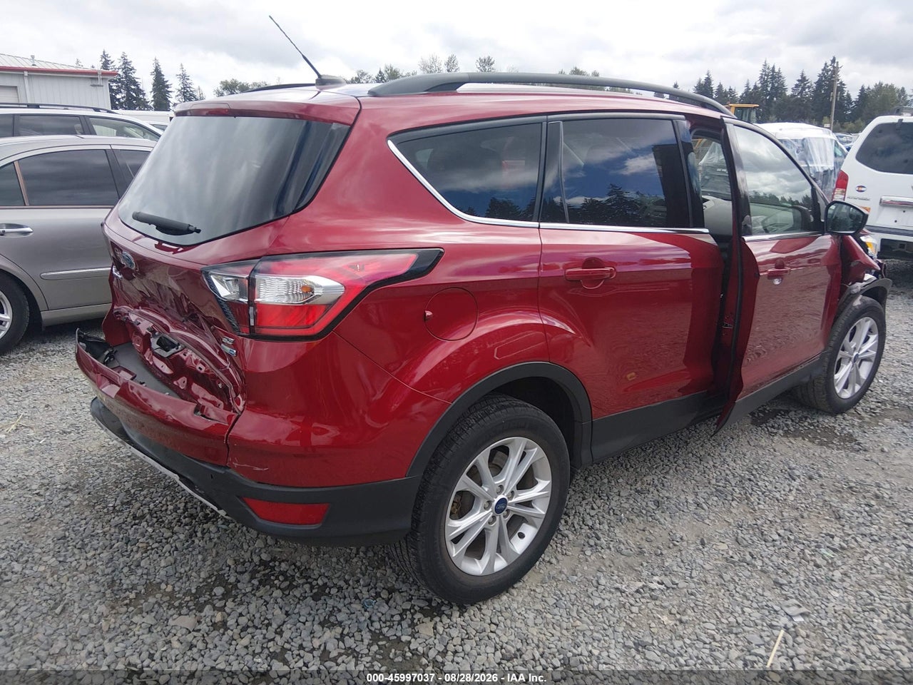 2018 FORD ESCAPE SE · 4/11