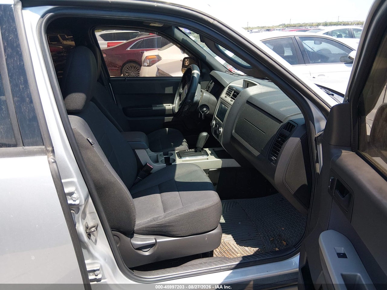 2011 FORD ESCAPE XLT · 5/11