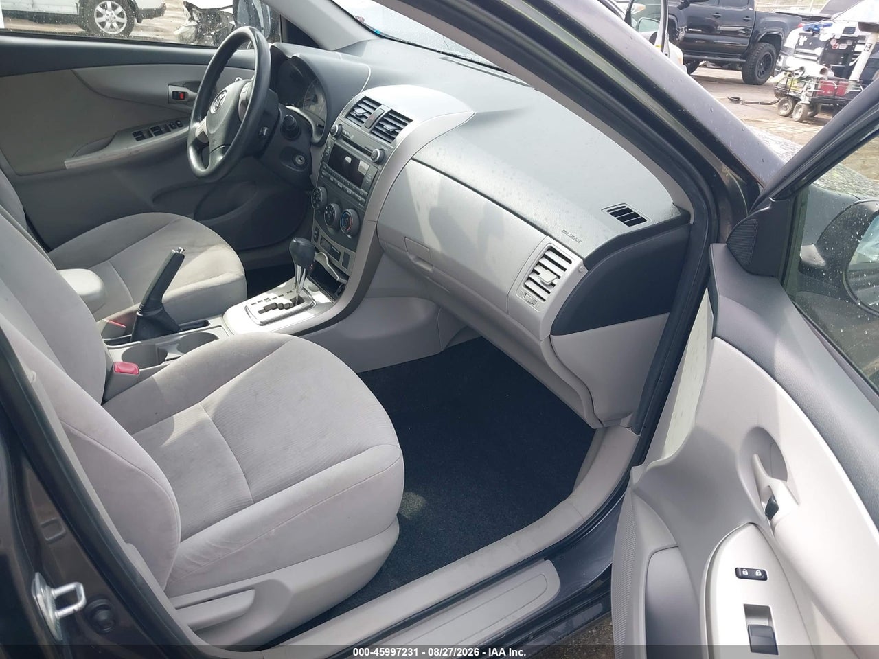 2011 TOYOTA COROLLA LE · 5/11