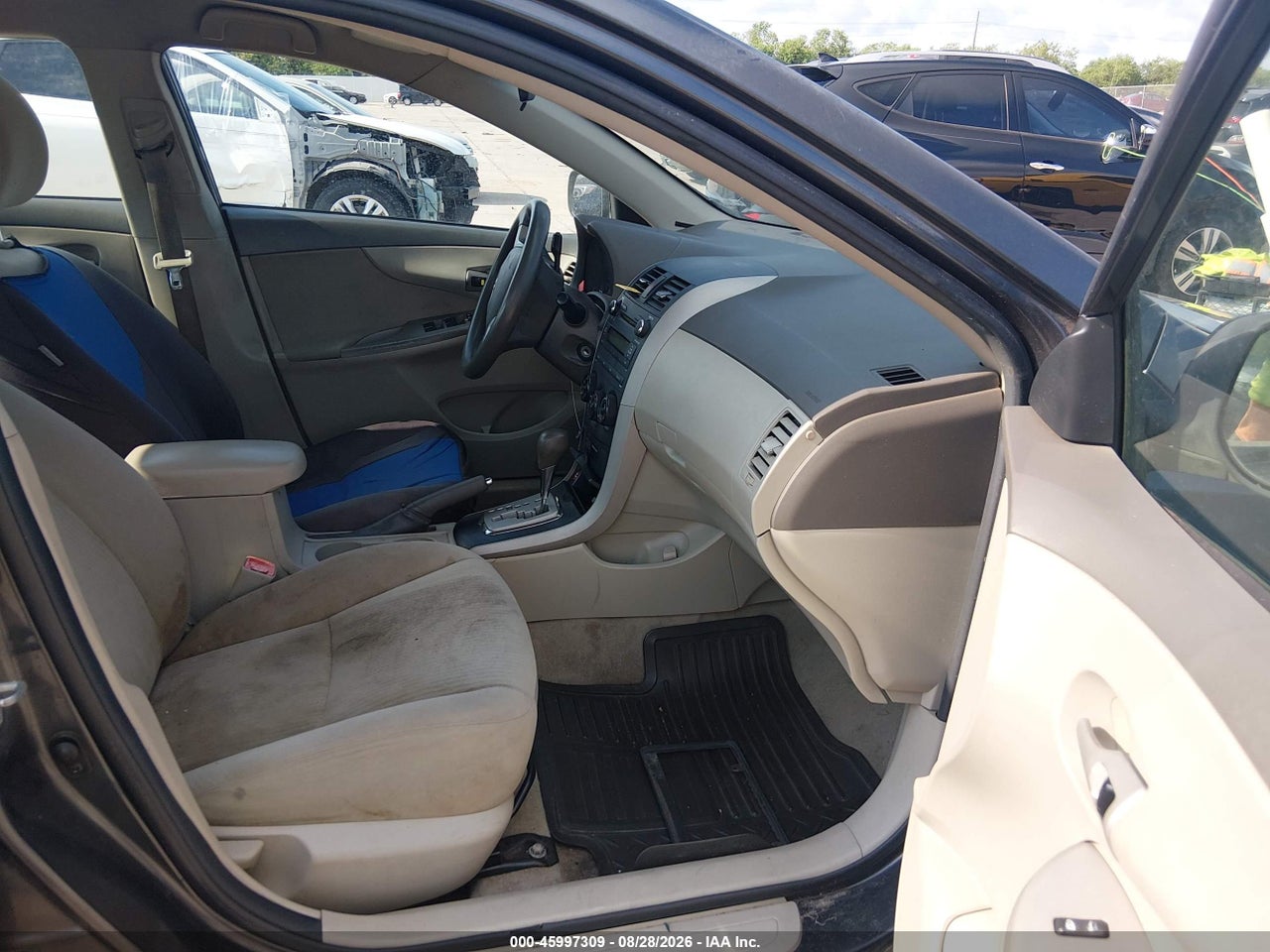 2010 TOYOTA COROLLA LE · 5/11