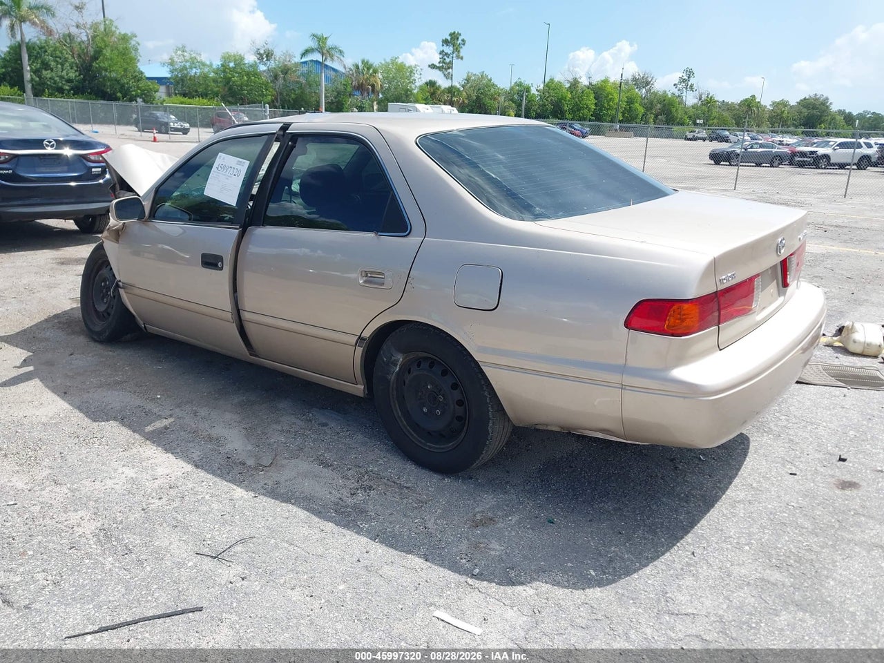 2000 TOYOTA CAMRY LE · 3/10