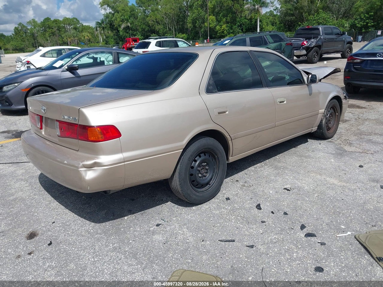 2000 TOYOTA CAMRY LE · 4/10