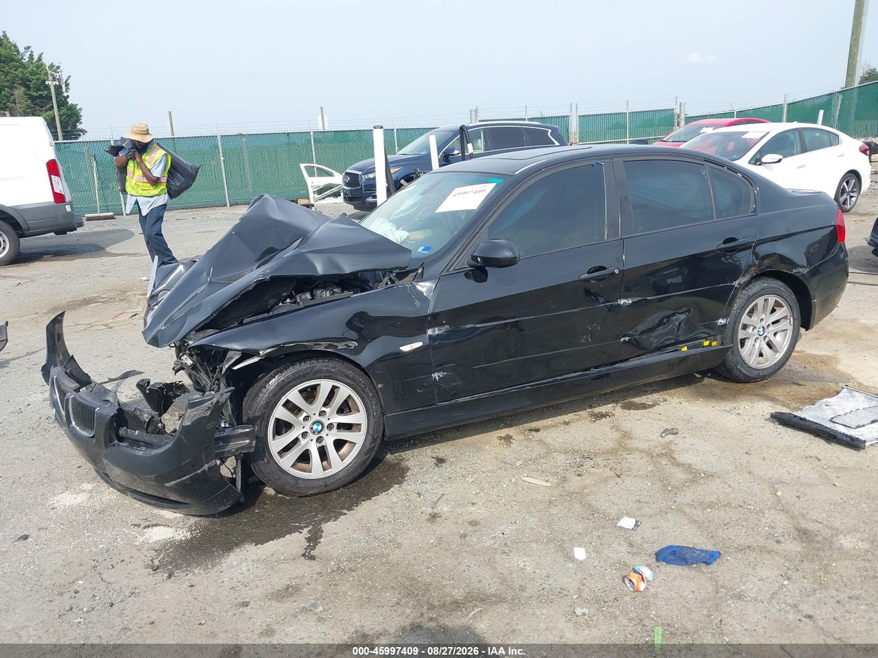 2006 BMW 325I   · 2/11
