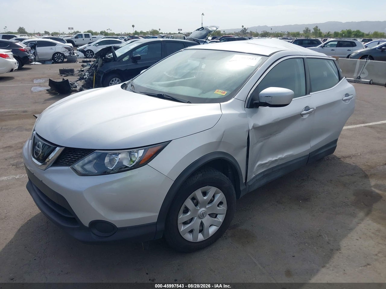 2019 NISSAN ROGUE SPORT S · 2/10