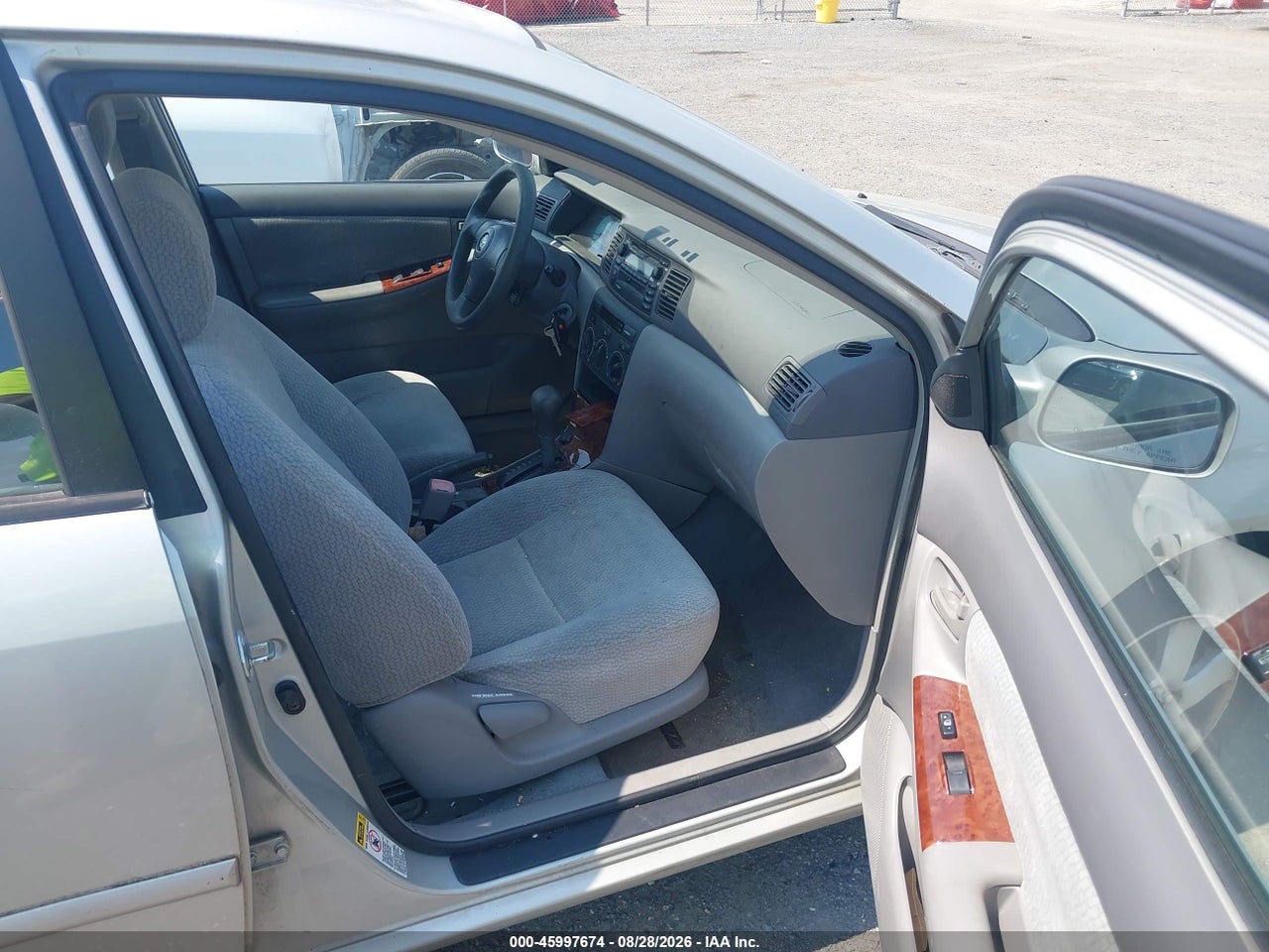 2004 TOYOTA COROLLA LE · 5/11