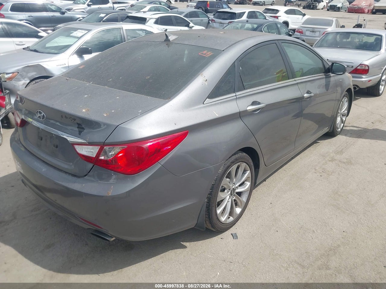 2011 HYUNDAI SONATA SE 2.0T · 4/11