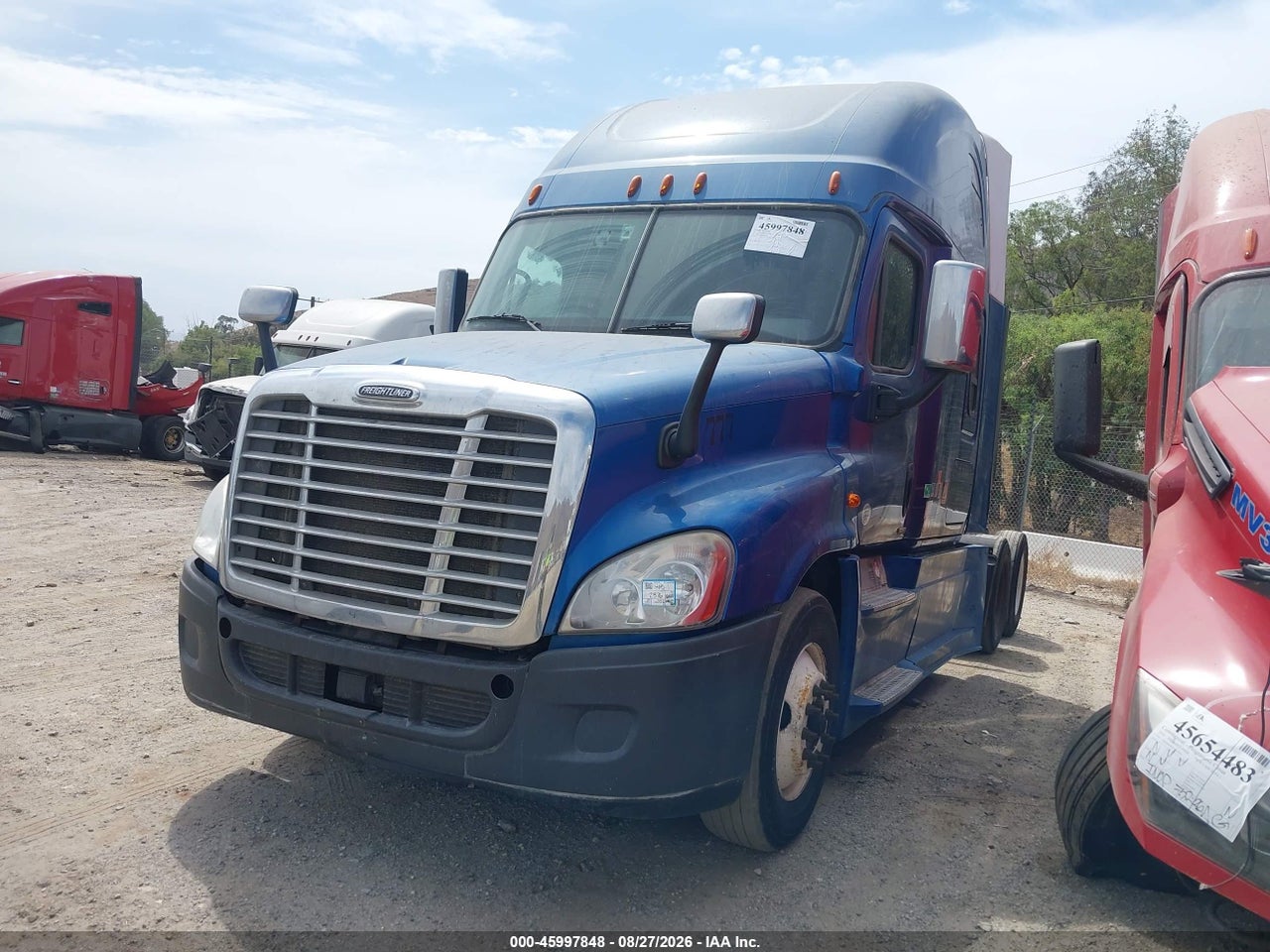 2017 FREIGHTLINER CASCADIA 125 · 2/4