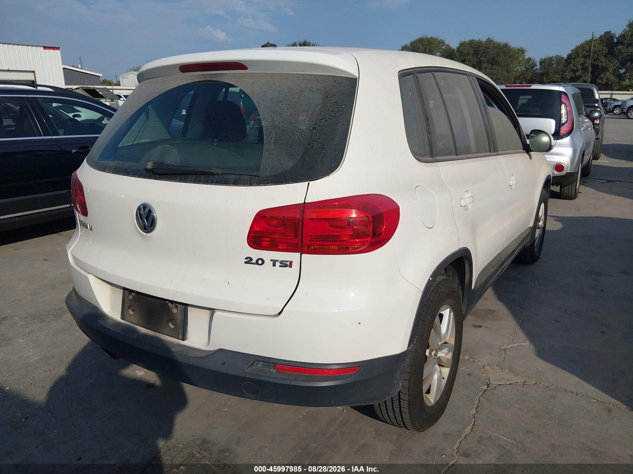 2013 VOLKSWAGEN TIGUAN S · 4/11