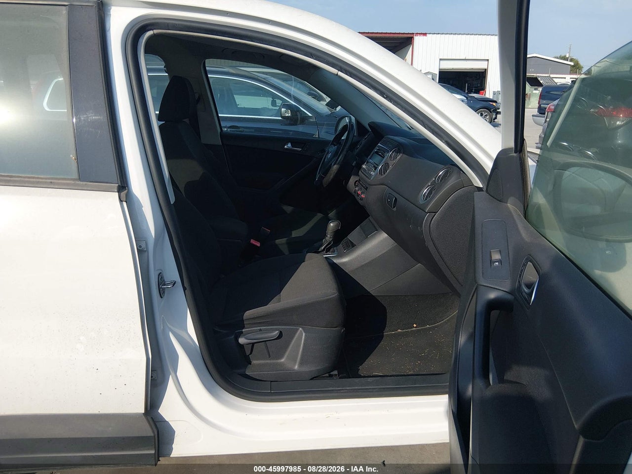 2013 VOLKSWAGEN TIGUAN S · 5/11