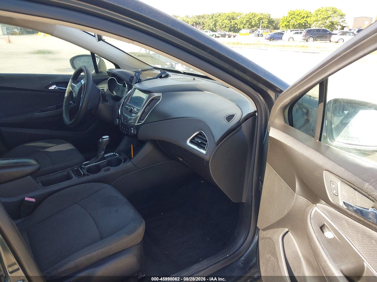 2018 CHEVROLET CRUZE LT AUTO · 5/10