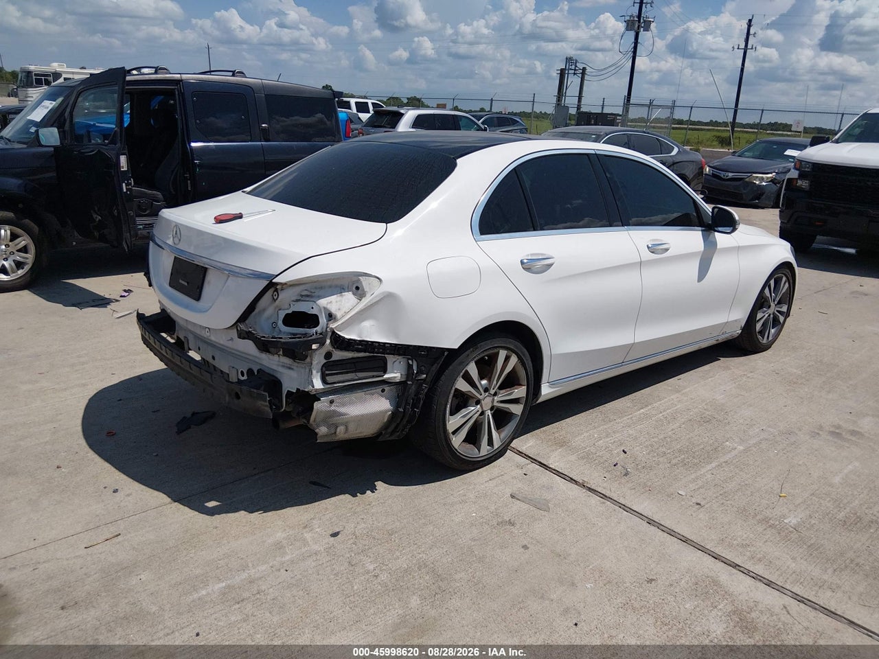 2016 MERCEDES-BENZ C 300 · 4/11