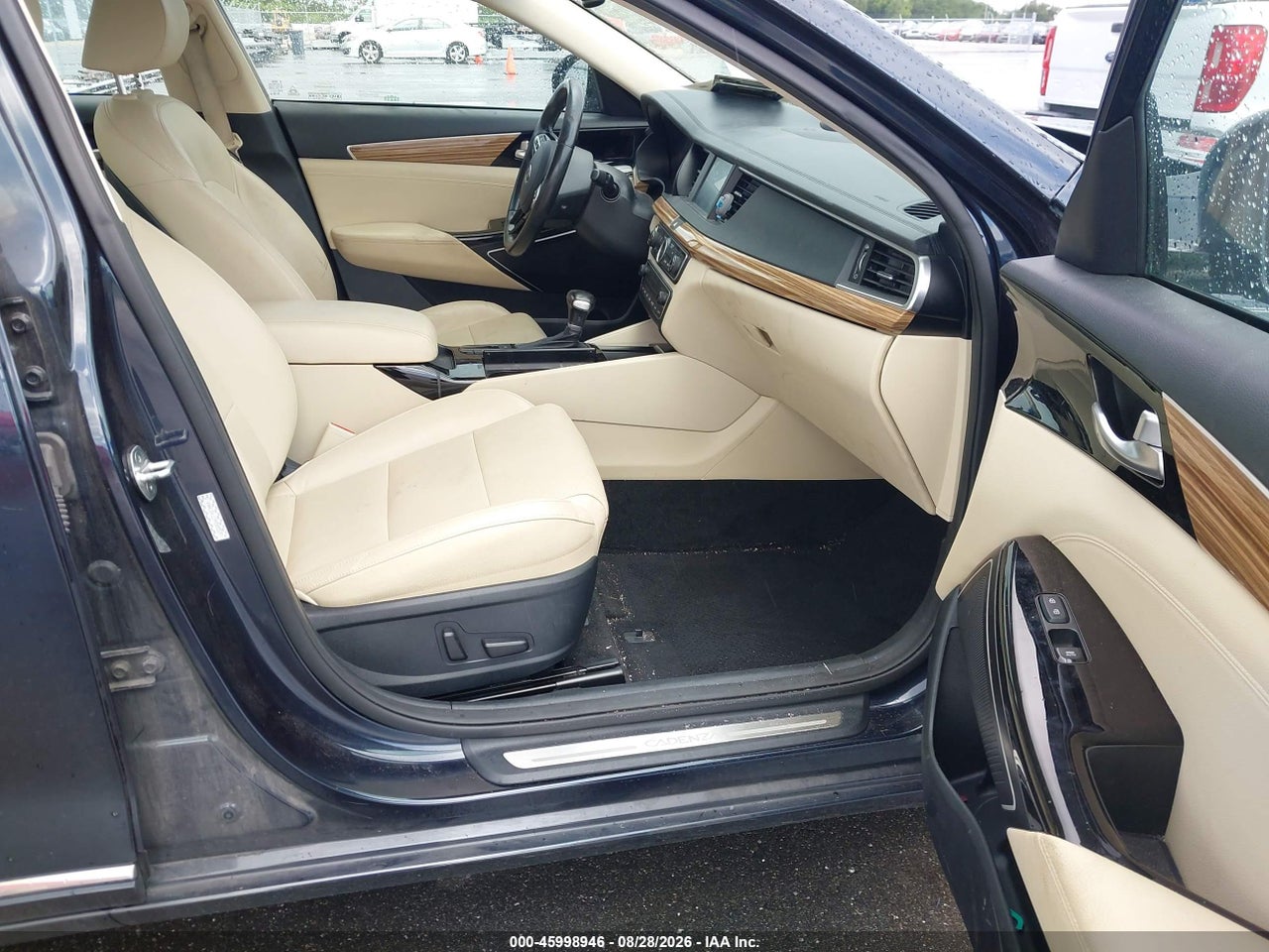 2017 KIA CADENZA PREMIUM · 5/11