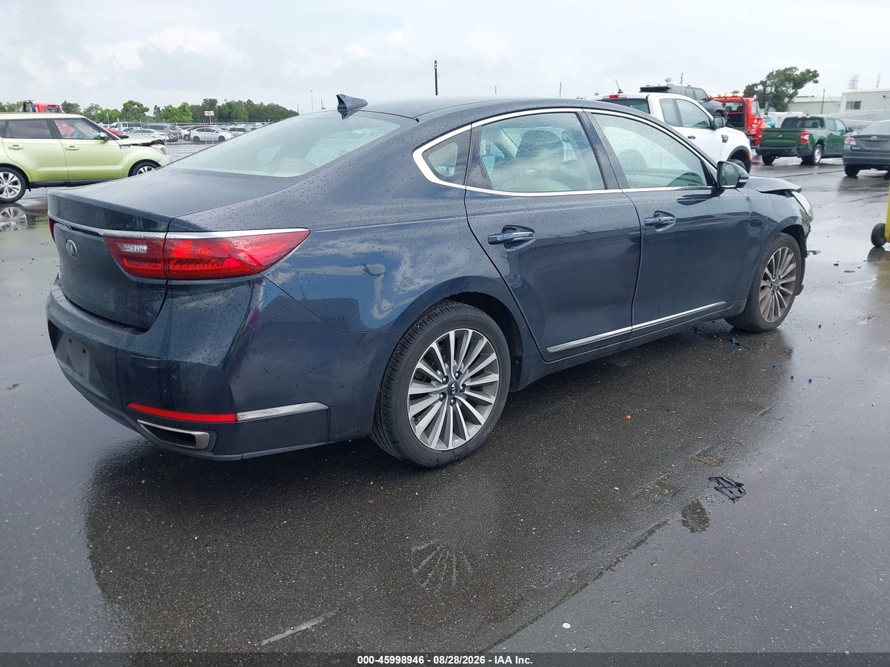 2017 KIA CADENZA PREMIUM · 4/11