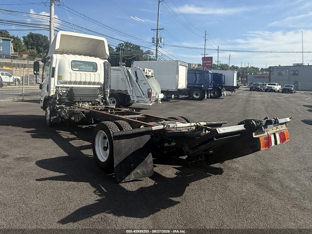 2014 ISUZU NPR   · 4/11
