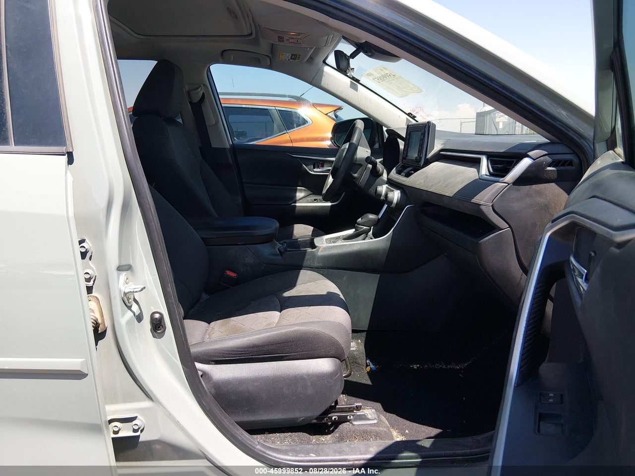 2019 TOYOTA RAV4 XLE · 5/11