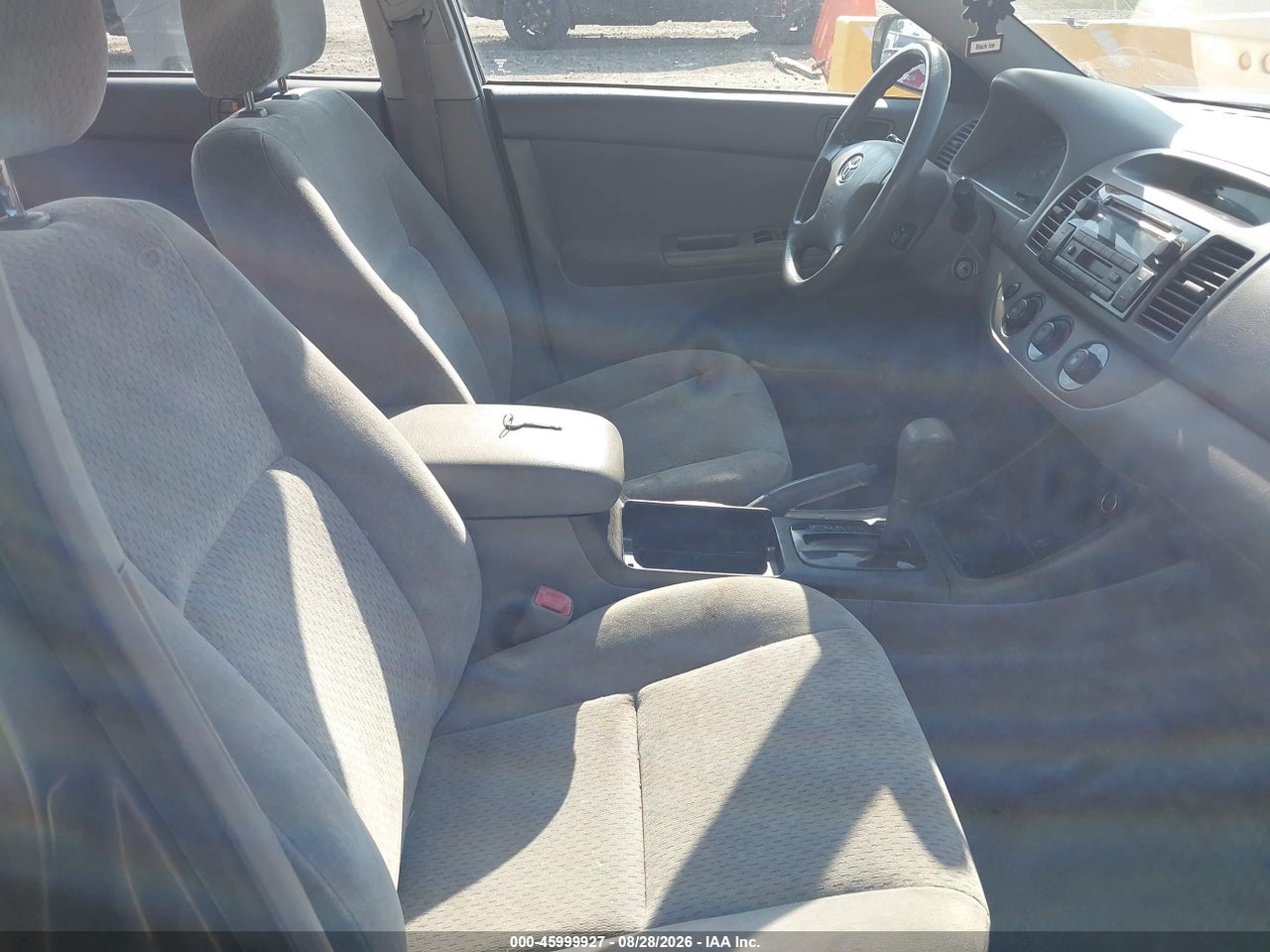 2004 TOYOTA CAMRY LE · 5/11
