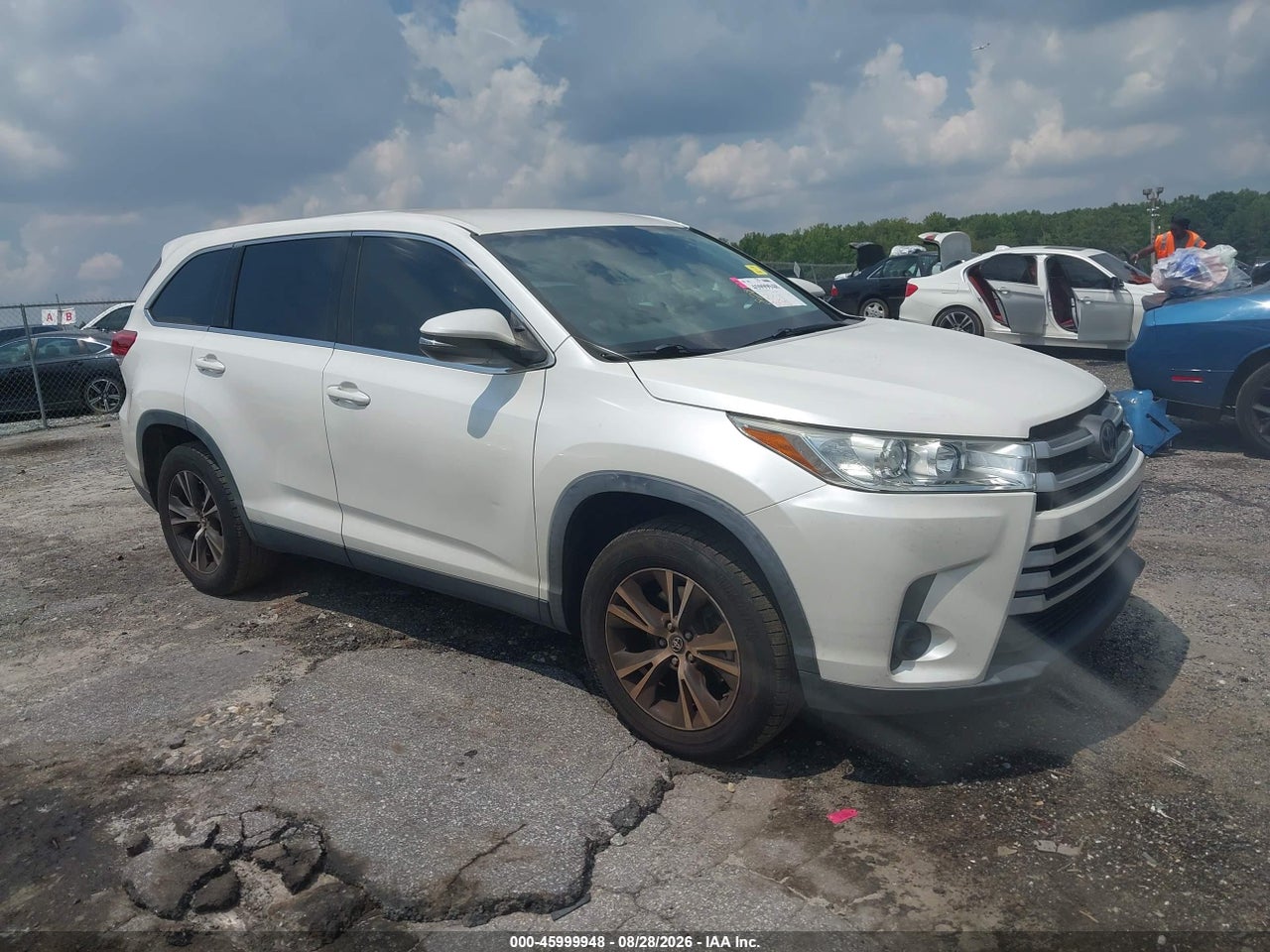 2019 TOYOTA HIGHLANDER LE