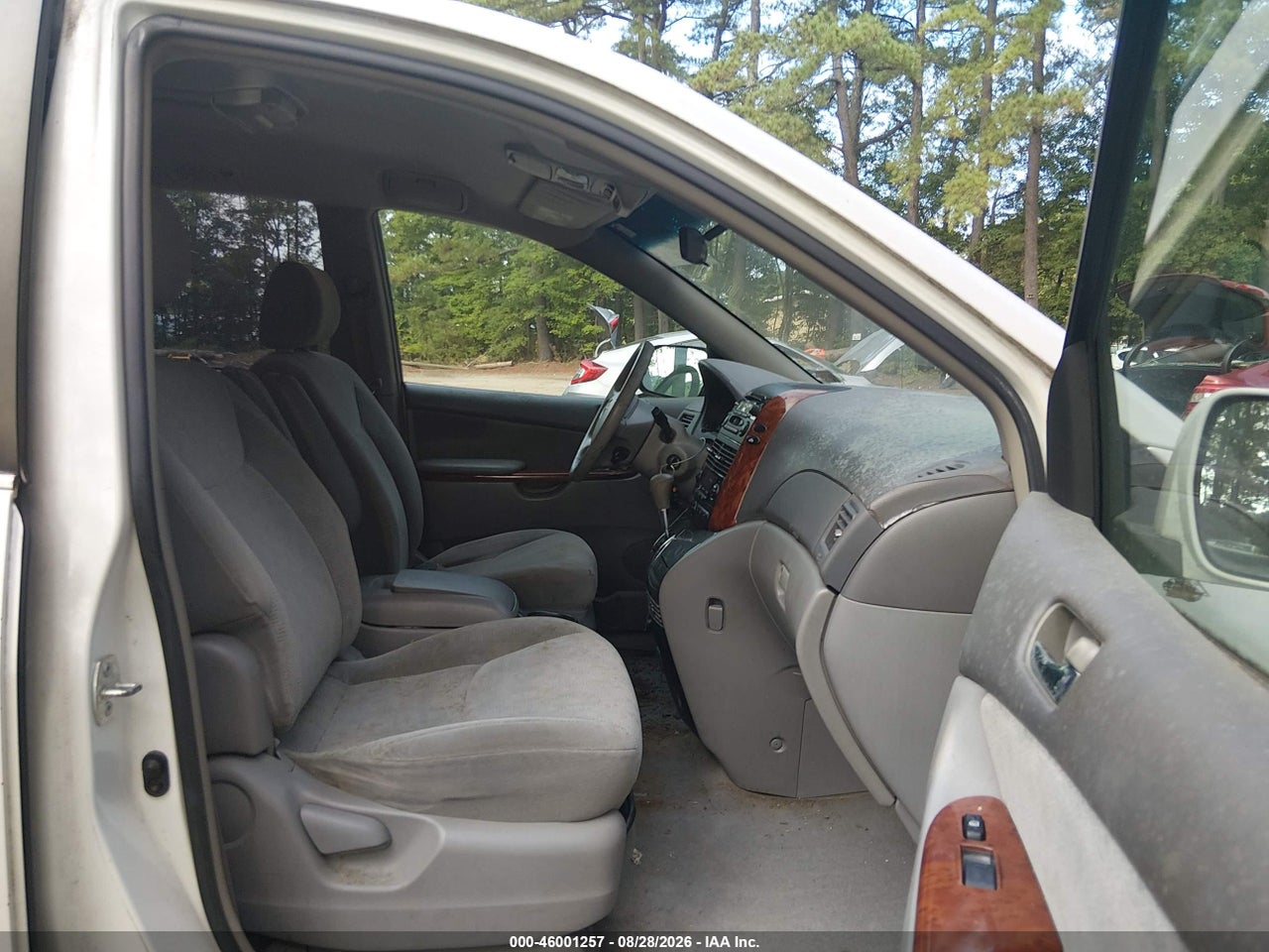 2004 TOYOTA SIENNA XLE · 5/11