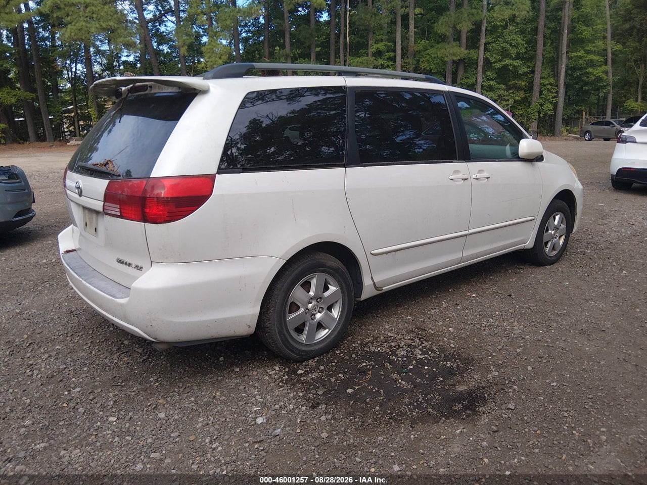 2004 TOYOTA SIENNA XLE · 4/11