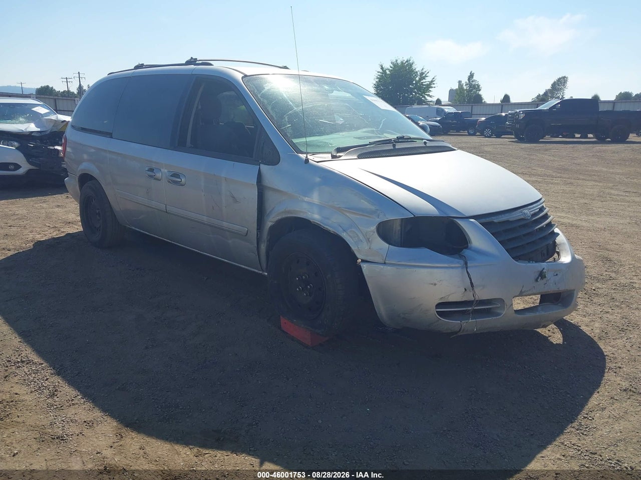 2005 CHRYSLER TOWN & COUNTRY LX