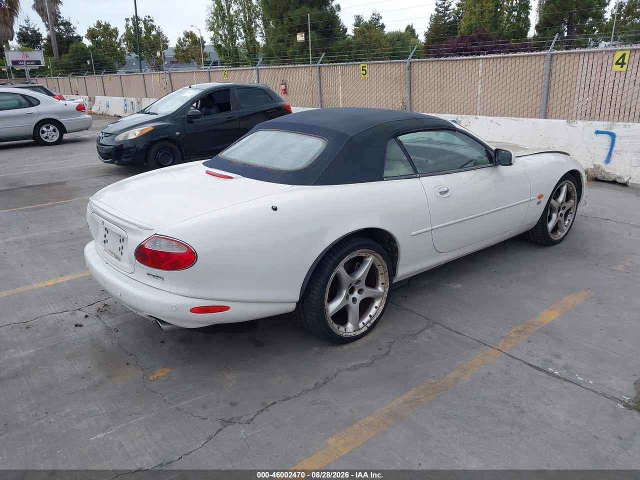 2003 JAGUAR XKR   · 4/10
