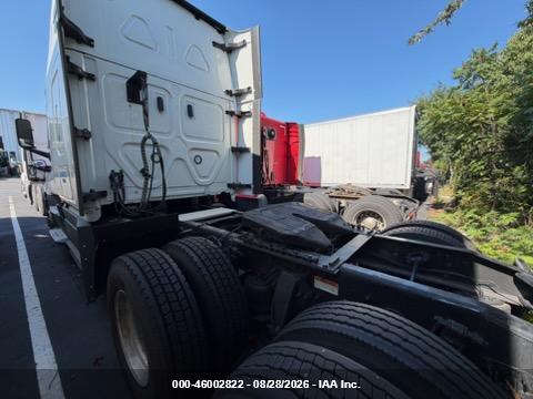 2021 FREIGHTLINER NEW CASCADIA 126   · 3/10