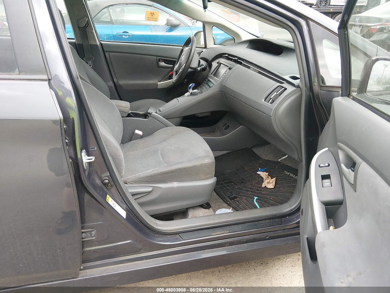 2010 TOYOTA PRIUS III · 5/11