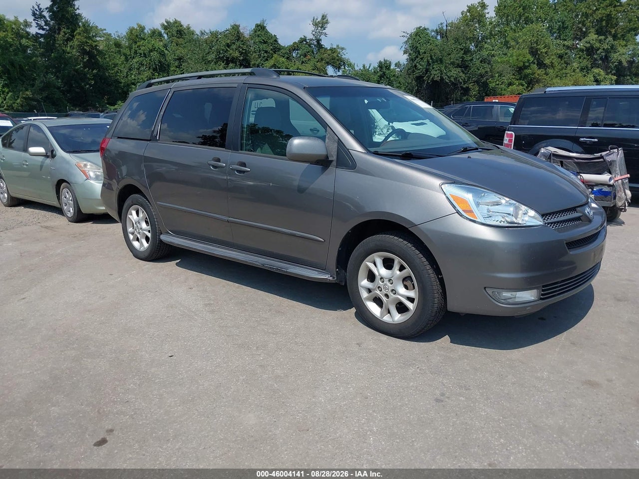 2004 TOYOTA SIENNA XLE