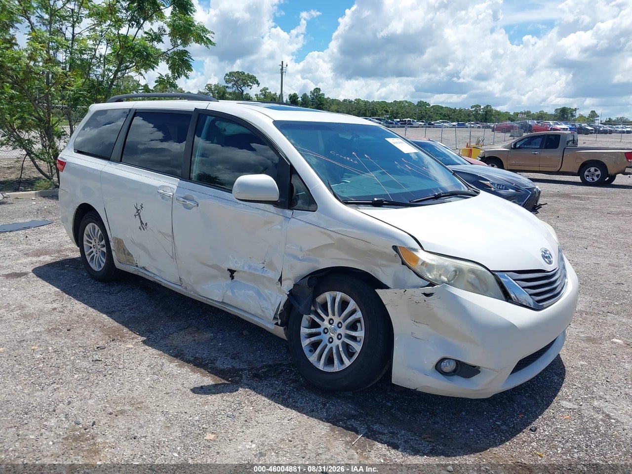 2015 TOYOTA SIENNA XLE 8 PASSENGER