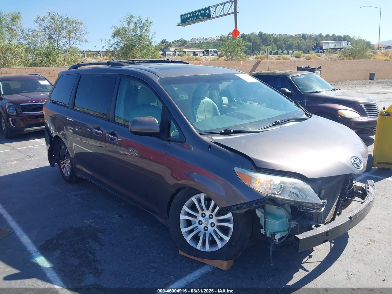 2013 TOYOTA SIENNA XLE V6 8 PASSENGER