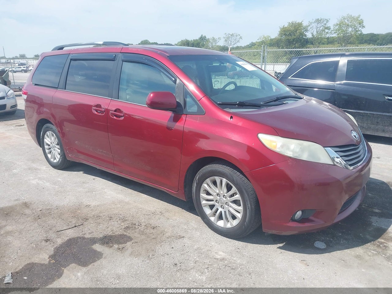 2013 TOYOTA SIENNA XLE V6 8 PASSENGER