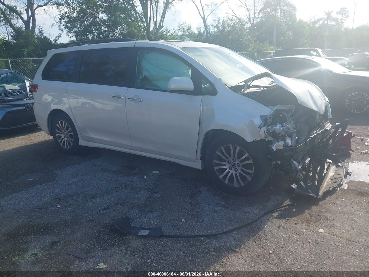 2019 TOYOTA SIENNA XLE 8 PASSENGER