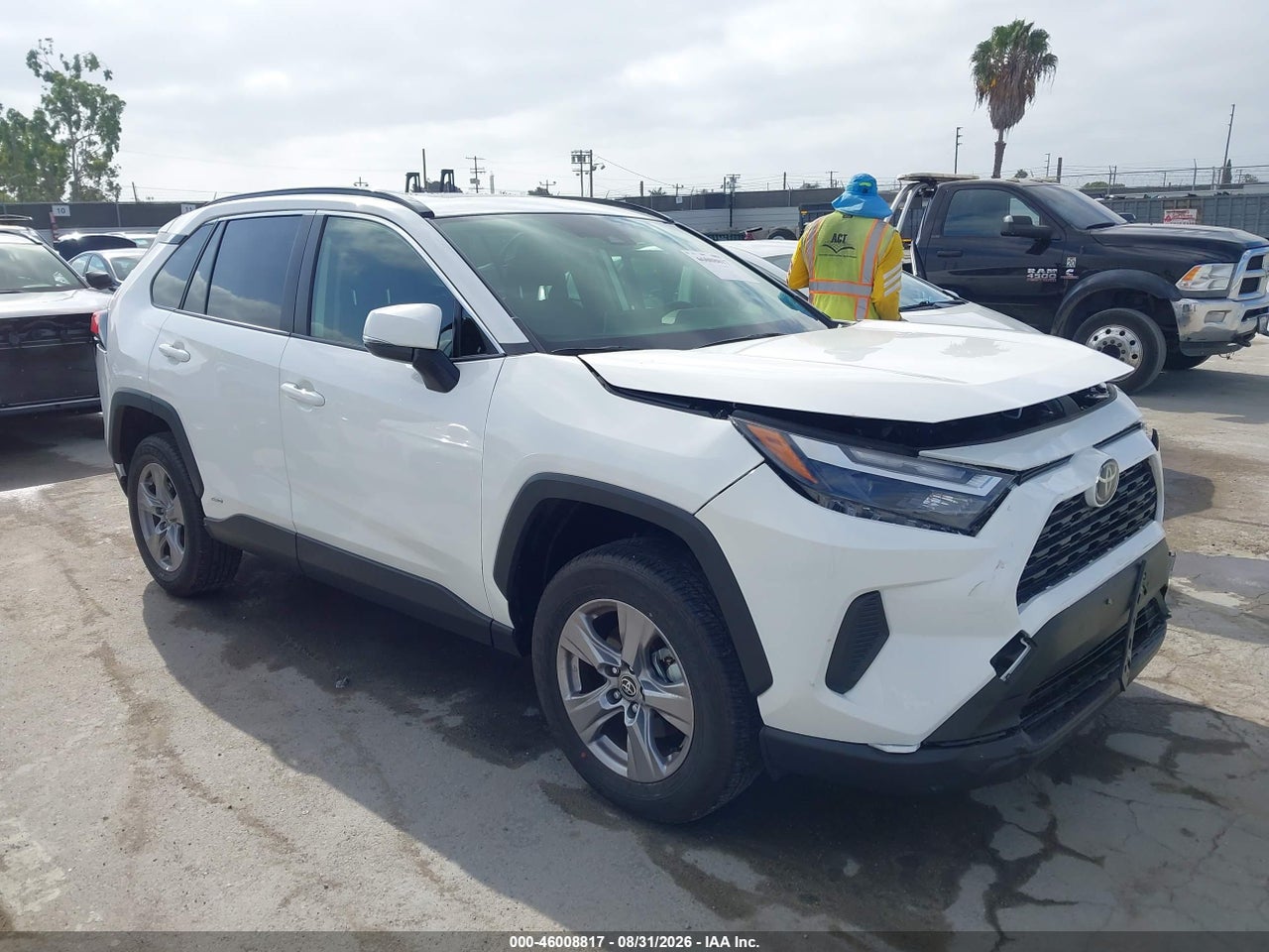 2025 TOYOTA RAV4 HYBRID XLE