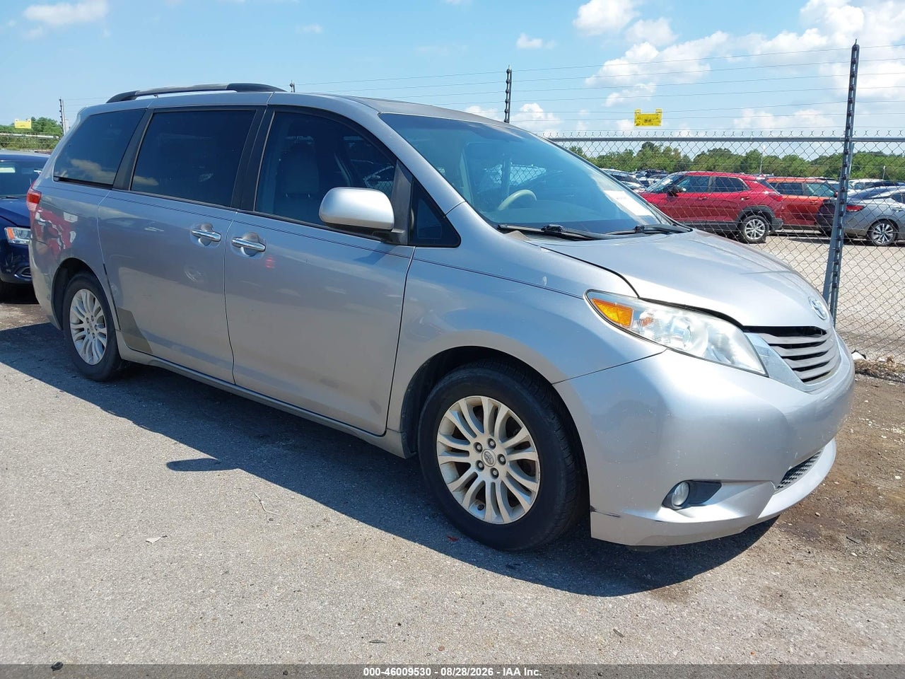 2011 TOYOTA SIENNA XLE V6
