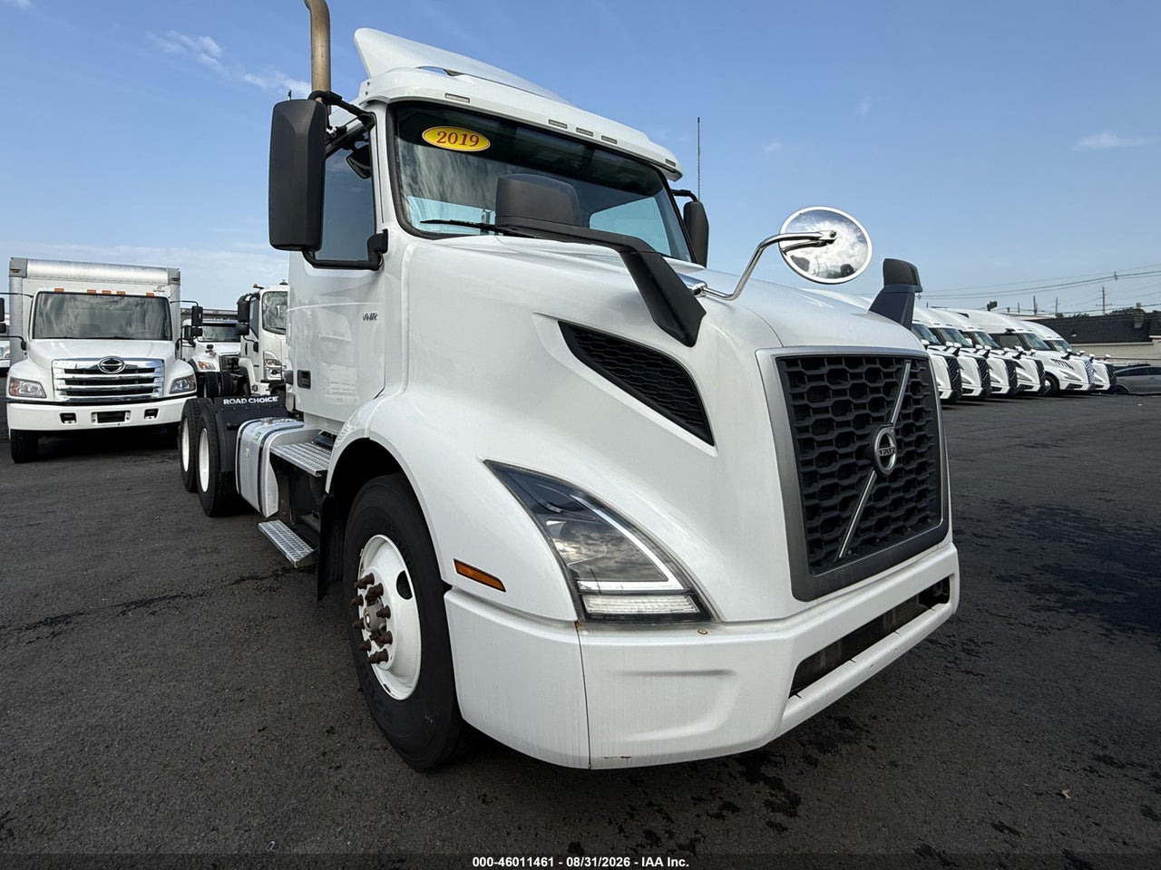2019 VOLVO VNR