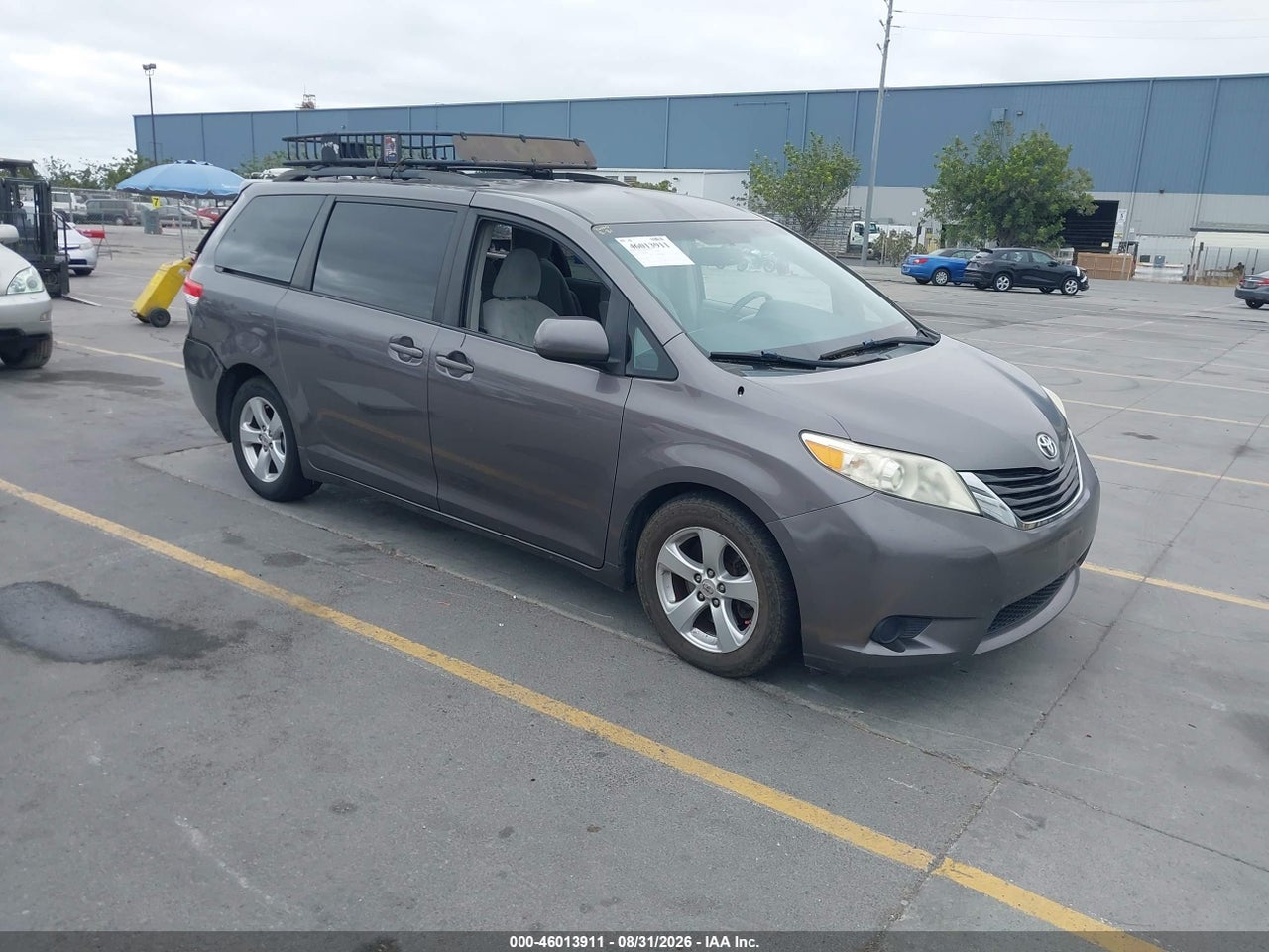 2011 TOYOTA SIENNA LE V6